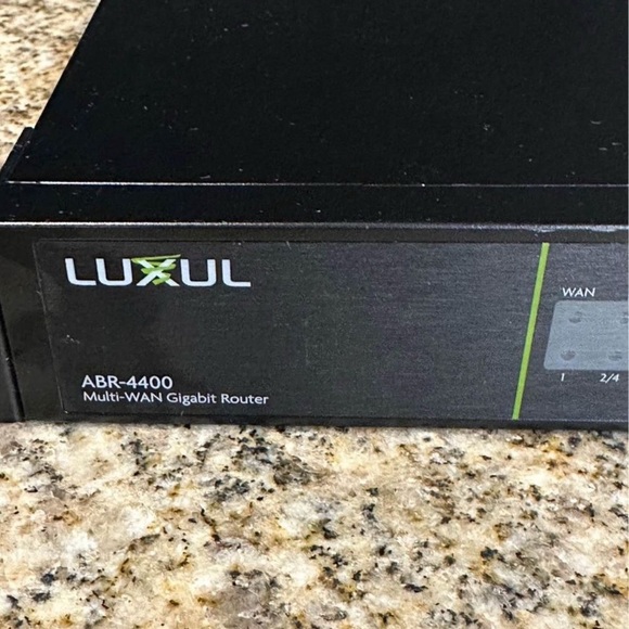 Luxul XBR-4400 Commercial Grade Multi-WAN Gigabit Router - Picture 2 of 7